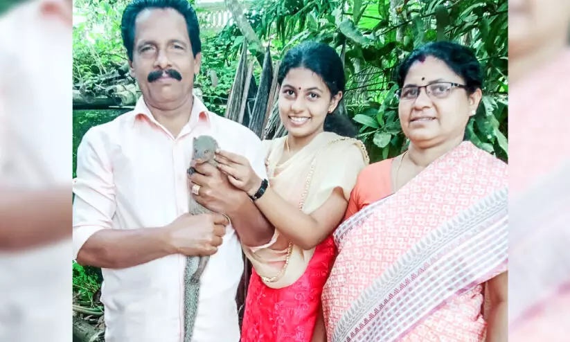 രാരീരം വീട്ടിെല അരുമയായി ഏലിക്കുട്ടിയെന്ന കീരിക്കുട്ടി രാരീരം വീട്ടിെല അരുമയായി ഏലിക്കുട്ടിയെന്ന കീരിക്കുട്ടി