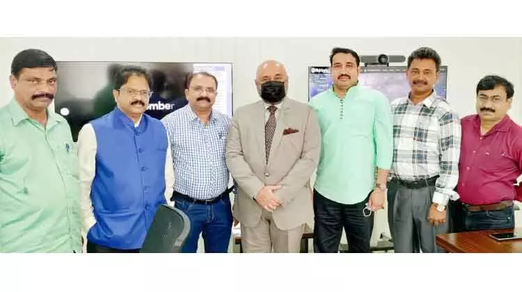 തിരുവനന്തപുരത്തേക്ക് വിമാനം: ട്രാക്ക് ഭാരവാഹികൾ ജസീറ എയർവേസ് സി.ഇ.ഒയെ കണ്ടു തിരുവനന്തപുരത്തേക്ക് വിമാനം: ട്രാക്ക് ഭാരവാഹികൾ ജസീറ എയർവേസ് സി.ഇ.ഒയെ കണ്ടു