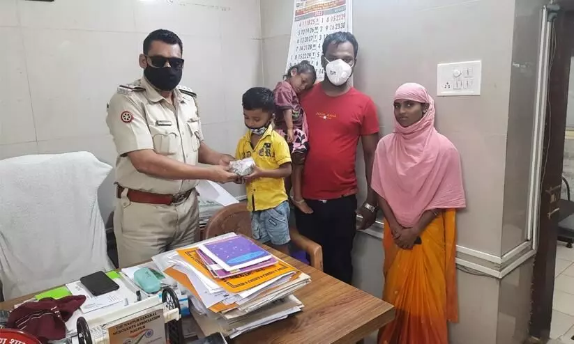 Nagpur Cop Pays Fine For Auto Driver Who Brought Cash From Sons Piggy Bank