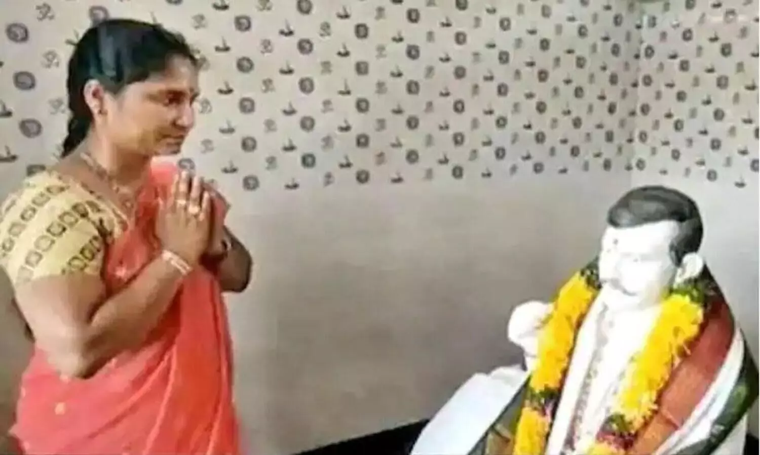 നാല്​ വർഷം മുമ്പ്​ മരിച്ച ഭർത്താവിന്‍റെ ഓർമ്മക്കായ്​ ക്ഷേത്രം പണിത്​ വീട്ടമ്മ