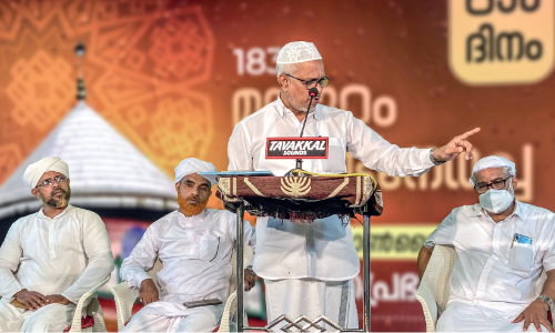 സ്വാ​ത​ന്ത്ര്യ​സ​മ​ര സേ​നാ​നി​യു​ടെ സ്മ​ര​ണ​യി​ല്‍ മ​മ്പു​റം മ​ഖാം