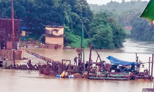 കൂളി​മാ​ട് പാ​ലം: പു​ഴ​യി​ലെ തൂ​ണു​ക​ളു​ടെ അ​വ​സാ​ന പൈ​ലി​ങ്​ പൂ​ർ​ത്തി​യാ​യി