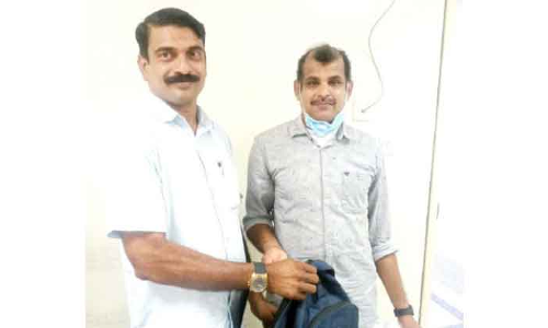 ക​ള്ള​ക്കേ​സി​ൽ കു​ടു​ങ്ങി​യ മൊ​യ്തീ​ൻ കോ​യ മൂ​ന്നു​വ​ർ​ഷ​ത്തെ നി​യ​മ​പോ​രാ​ട്ട​ത്തി​നു ശേ​ഷം നാ​ട​ണ​ഞ്ഞു