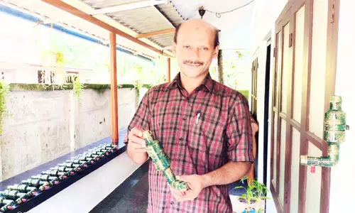 ആജീവനാന്ത ഗാരൻറി; തുച്ഛവിലയിൽ സാനി​െറ്റെസർ മെഷീനൊരുക്കി സമീർ