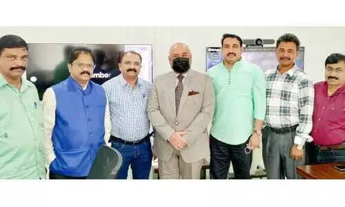 തിരുവനന്തപുരത്തേക്ക് വിമാനം: ട്രാക്ക് ഭാരവാഹികൾ ജസീറ എയർവേസ് സി.ഇ.ഒയെ കണ്ടു തിരുവനന്തപുരത്തേക്ക് വിമാനം: ട്രാക്ക് ഭാരവാഹികൾ ജസീറ എയർവേസ് സി.ഇ.ഒയെ കണ്ടു