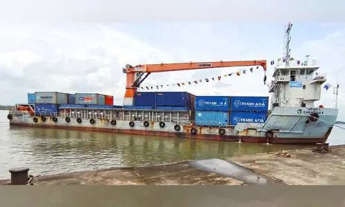 ബർമയിൽനിന്നുള്ള കണ്ടെയി​നറുകളുമായി ചരക്കുകപ്പലെത്തി