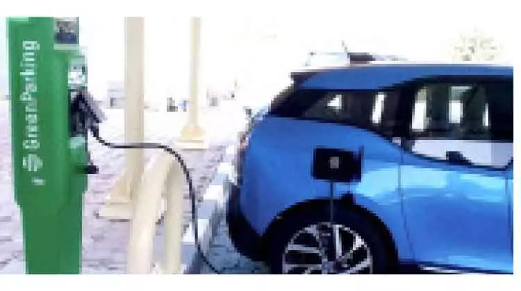 അബൂദബിയിൽ വൈദ്യുതി വാഹനങ്ങളുടെ ചാർജിങ്ങിന് പുതിയ നിയമം അബൂദബിയിൽ വൈദ്യുതി വാഹനങ്ങളുടെ ചാർജിങ്ങിന് പുതിയ നിയമം