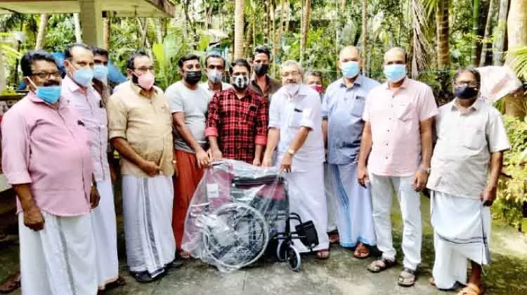 ജ​ന​ത ക​ൾ​ച​റ​ൽ സെൻറ​ർ വീ​ൽ​ചെ​യ​ർ കൈ​മാ​റി