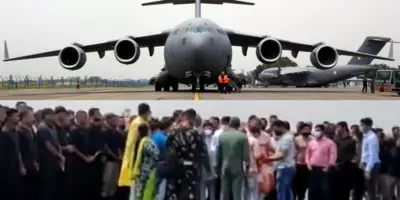 കാബൂളിൽ നിന്ന് ഇന്ത്യൻ സുരക്ഷാ ഉദ്യോഗസ്ഥരേയും വഹിച്ചുള്ള വ്യോമസേന വിമാനം ഗുജറാത്തിലെത്തി കാബൂളിൽ നിന്ന് ഇന്ത്യൻ സുരക്ഷാ ഉദ്യോഗസ്ഥരേയും വഹിച്ചുള്ള വ്യോമസേന വിമാനം ഗുജറാത്തിലെത്തി