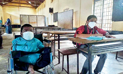 ത​ള​രാ​ത്ത മ​ന​സ്സ്​ ക​രു​ത്താ​ക്കി അ​ബ്ബാ​സ​ലി സ്വ​പ്​​നം നെ​യ്യു​ന്നു, അ​റി​വി​െൻറ പു​തു​പാ​ത​യി​ൽ