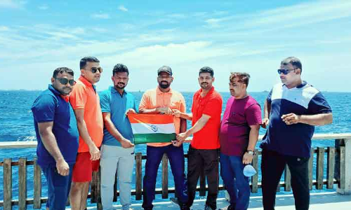 ഇന്ത്യൻ സ്വാതന്ത്ര്യ ദിനം മാലദ്വീപിൽനിന്നും ആഘോഷിച്ച് മലയാളി യുവാക്കൾ ഇന്ത്യൻ സ്വാതന്ത്ര്യ ദിനം മാലദ്വീപിൽനിന്നും ആഘോഷിച്ച് മലയാളി യുവാക്കൾ