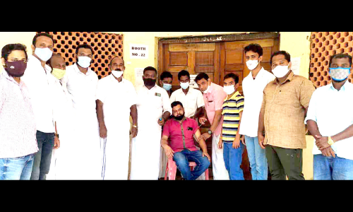 കു​ത്തി​വെ​ക്കാ​ൻ സൂ​ചി​യി​ല്ലാ​ത്ത​തി​നാ​ൽ കൊച്ചിയിൽ വാക്സിനേഷൻ മുടങ്ങി