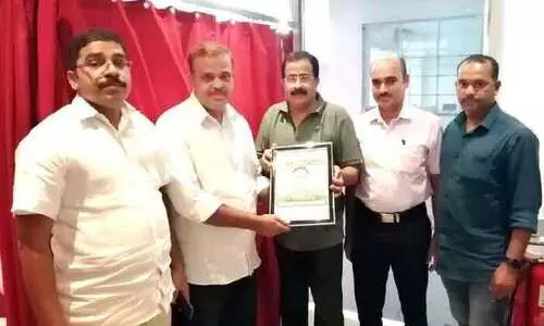 നാ​സ​ർ മ​ണ്ണാ​ർ​ക്കാ​ടി​ന് യാ​ത്ര​യ​പ്പ് ന​ൽ​കി