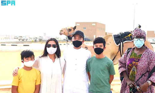 ഒ​ട്ട​ക​ മ​ഹോ​ത്സ​വം കാ​ണാ​ൻ നി​ര​വ​ധി വി​ദേ​ശി​ക​ൾ