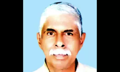 ബൈ​ക്കി​ന്​ പി​ന്നി​ൽ ആം​ബു​ല​ൻ​സ് ഇ​ടി​ച്ച് ഒ​രാ​ൾ മ​രി​ച്ചു