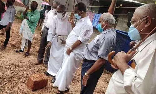 അമ്മയെ നഷ്​ടമായ വരുണിനും വസുദേവിനും വെളിച്ചം പകരാൻ വീടൊരുങ്ങുന്നു