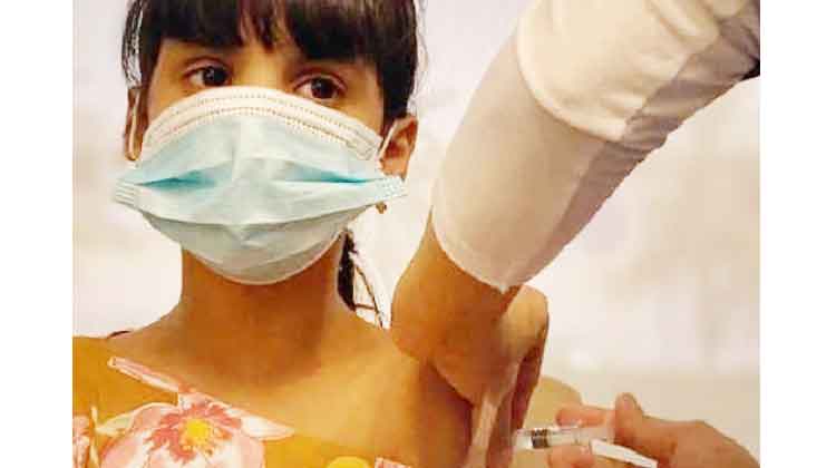 വിദ്യാർഥികൾക്കും ജീവനക്കാർക്കുമായി രണ്ടു കുത്തിവെപ്പ് കേന്ദ്രം വിദ്യാർഥികൾക്കും ജീവനക്കാർക്കുമായി രണ്ടു കുത്തിവെപ്പ് കേന്ദ്രം