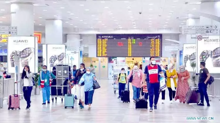 ഗാർഹികത്തൊഴിലാളി ക്ഷാമം: ഫിലിപ്പീനി തൊഴിലാളികളുടെ വരവ് ആശ്വാസമാകുന്നു ഗാർഹികത്തൊഴിലാളി ക്ഷാമം: ഫിലിപ്പീനി തൊഴിലാളികളുടെ വരവ് ആശ്വാസമാകുന്നു