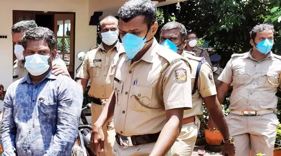 കാമുകിയോടൊപ്പം ജീവിക്കാൻ ഭാര്യയെ കൊലപ്പെടുത്തി; ഭർത്താവ് അറസ്റ്റിൽ കാമുകിയോടൊപ്പം ജീവിക്കാൻ ഭാര്യയെ കൊലപ്പെടുത്തി; ഭർത്താവ് അറസ്റ്റിൽ