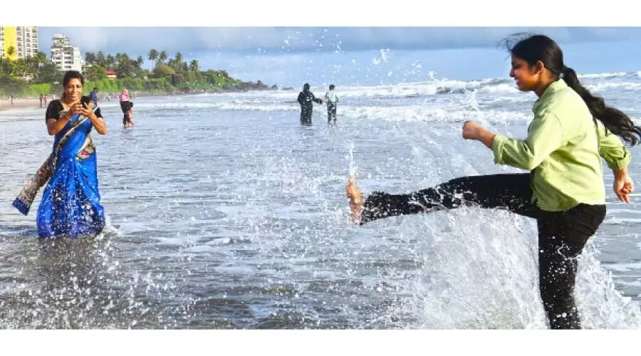 കണ്ണൂരിൽ വി​നോ​ദ സ​ഞ്ചാ​ര​കേ​ന്ദ്ര​ങ്ങ​ൾ സ​ജീ​വ​മാ​യി