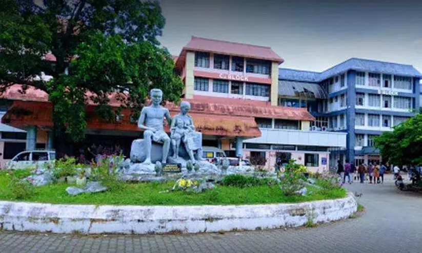 കോവിഡ് െഎ.സി.യുവില് രോഗി മരിച്ചത് ബന്ധുക്കളെ അറിയിക്കുന്നതില് വീഴ്ച; മെഡിക്കൽ കോളജ് സൂപ്രണ്ടിനെ മാറ്റി കോവിഡ് െഎ.സി.യുവില് രോഗി മരിച്ചത് ബന്ധുക്കളെ അറിയിക്കുന്നതില് വീഴ്ച; മെഡിക്കൽ കോളജ് സൂപ്രണ്ടിനെ മാറ്റി