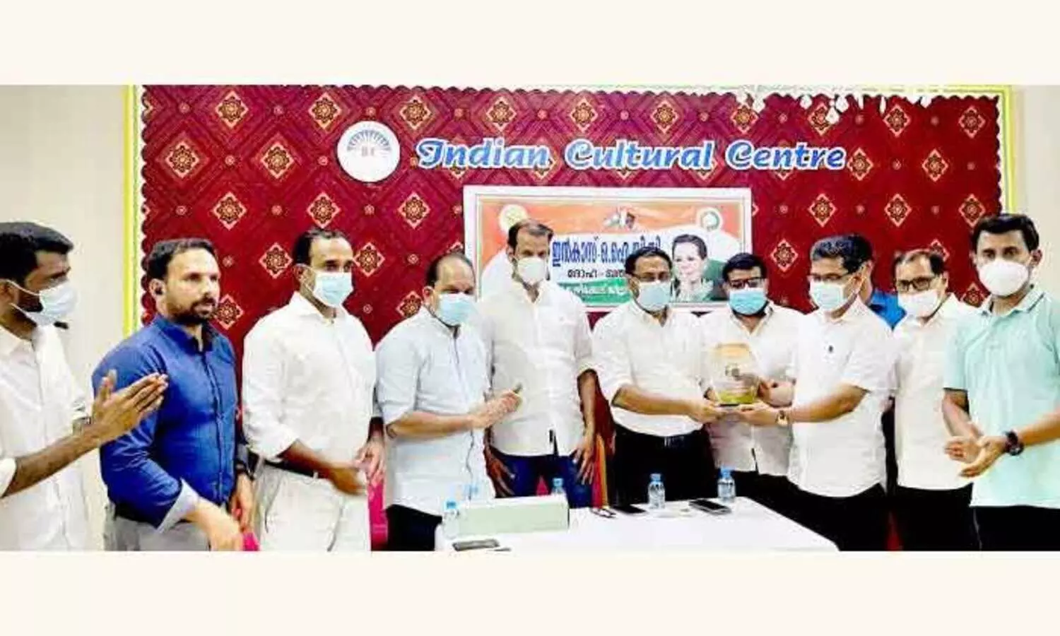 സി​ദ്ദീ​ഖ് പു​റാ​യി​ലി​ന് ഇ​ൻ​കാ​സ് കോ​ഴി​ക്കോ​ട് ജി​ല്ല ക​മ്മി​റ്റി സ്വീ​ക​ര​ണം ന​ല്‍കി