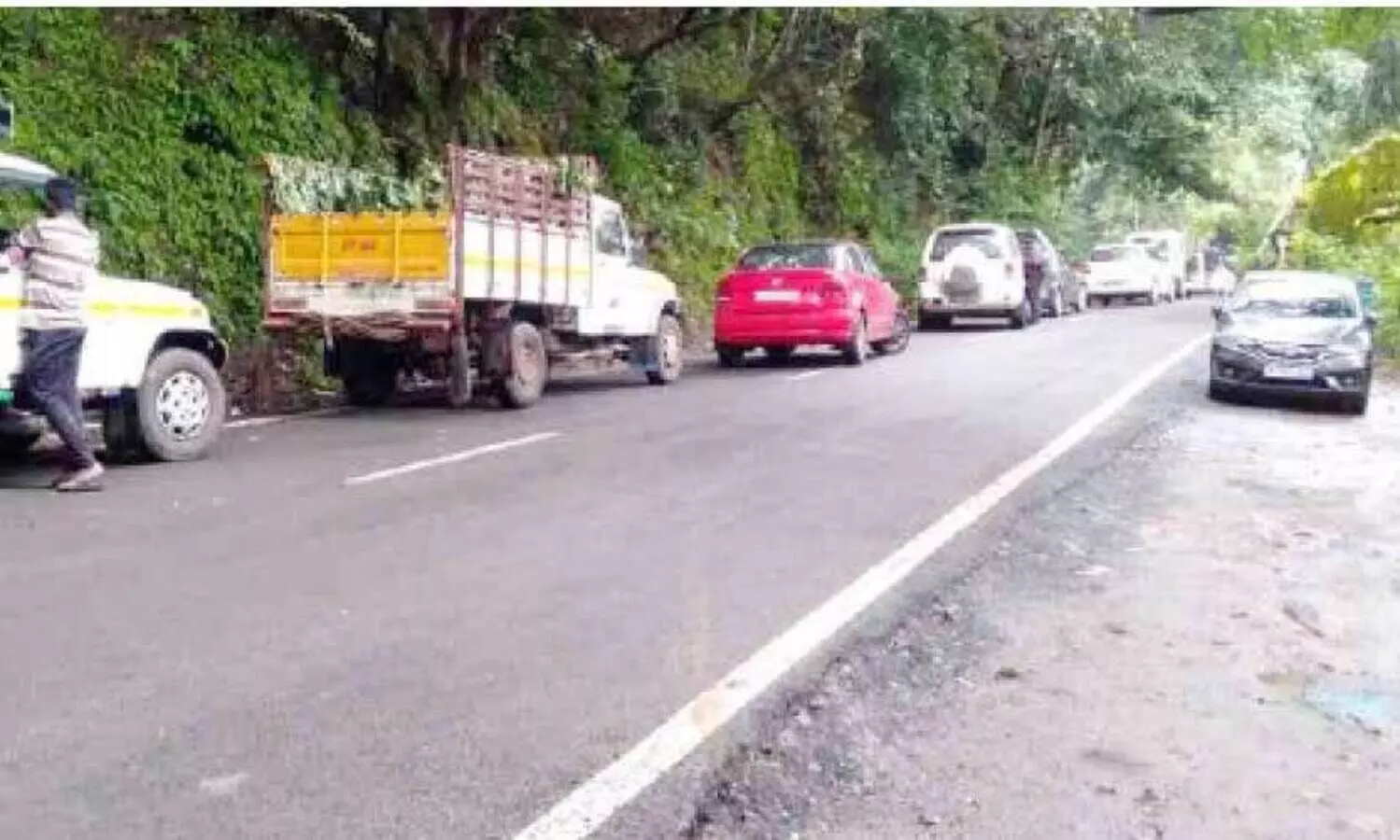 മാക്കൂട്ടം ചുരം പാതയിലെ പൊതുഗതാഗത നിയന്ത്രണം 30 വ​രെ നീ​ട്ടി