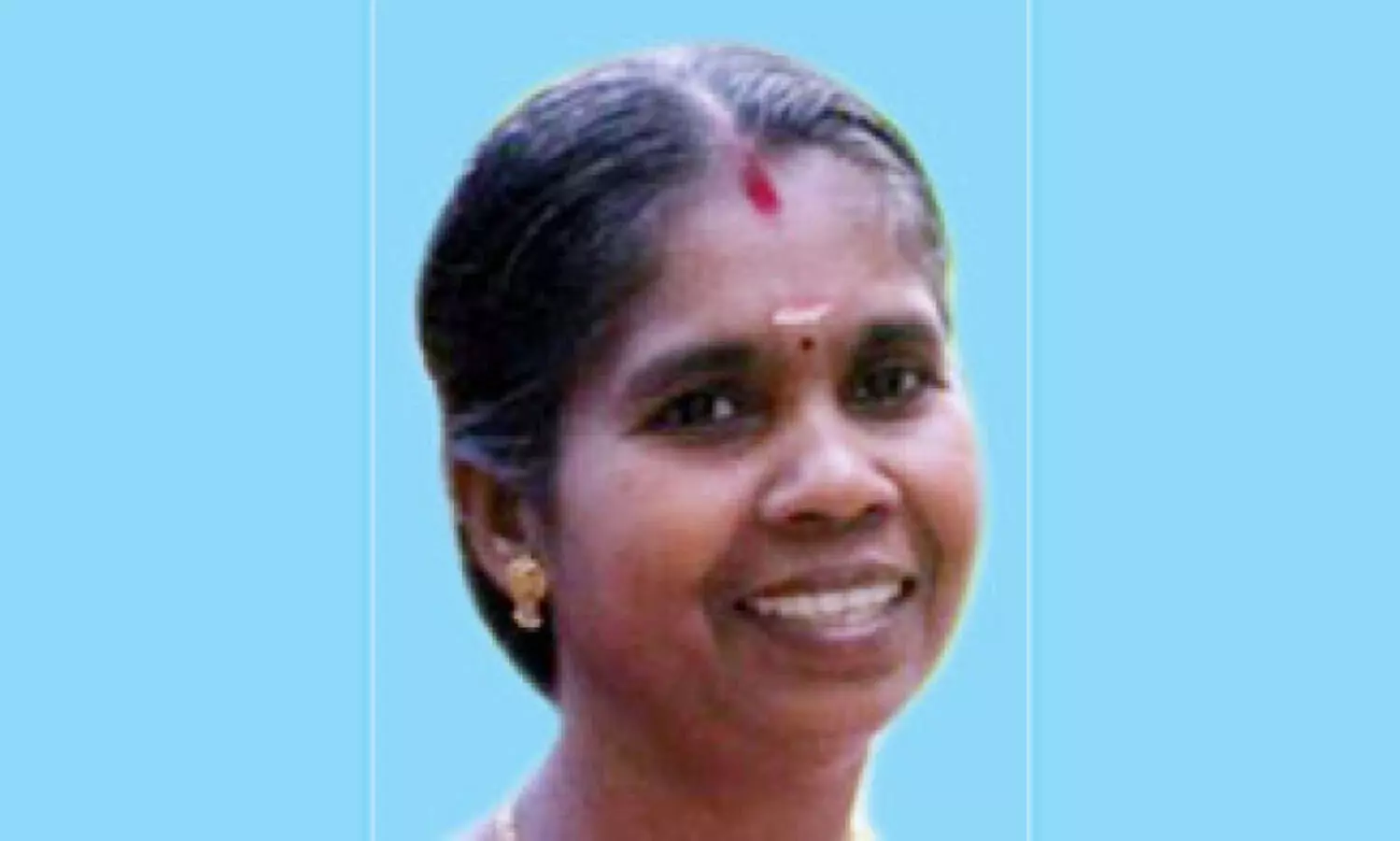 ബൈക്കിലിരുന്ന്​ കുട നിവർത്തിയ വീട്ടമ്മ തെറിച്ച് വീണ് മരിച്ചു