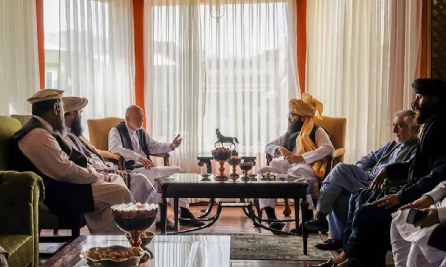 അഫ്​ഗാൻ മുൻ പ്രസിഡൻറ്​ ഹാമിദ്​ കർസായി താലിബാനുമായി കൂടിക്കാഴ്​ച നടത്തി