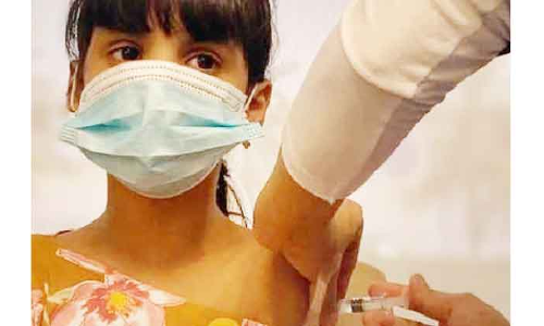 വി​ദ്യാ​ർ​ഥി​ക​ൾ​ക്കും ജീ​വ​ന​ക്കാ​ർ​ക്കു​മാ​യി ര​ണ്ടു കു​ത്തി​വെ​പ്പ്​ കേ​ന്ദ്രം