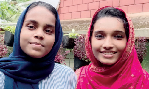 ദേ​ശീ​യ ക​ള​രി​പ്പ​യ​റ്റ് ചാ​മ്പ്യ​ൻ​ഷി​പ്; മൊ​റ​യൂ​രി​ന് അ​ഭി​മാ​ന​മാ​യി ഹ​ന ഷെ​റി​നും ഫാ​ത്തി​മ നി​ശ്ന​യും