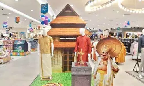 ഗൃ​ഹാ​തു​ര​ത്വ​മു​ണ​ർ​ത്തി ലു​ലു ഒാ​ണ​ച്ച​ന്ത
