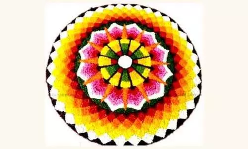 പൂവിളി പൂവിളി... പൊന്നോണമായി