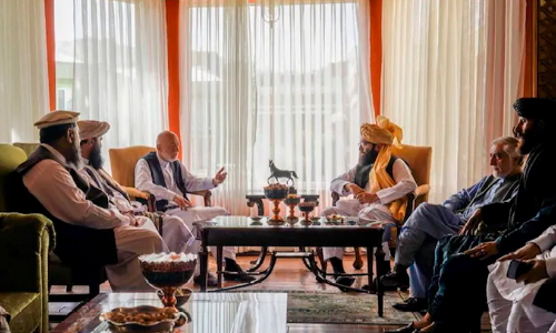 അഫ്​ഗാൻ മുൻ പ്രസിഡൻറ്​ ഹാമിദ്​ കർസായി താലിബാനുമായി കൂടിക്കാഴ്​ച നടത്തി