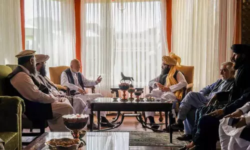 അഫ്​ഗാൻ മുൻ പ്രസിഡൻറ്​ ഹാമിദ്​ കർസായി താലിബാനുമായി കൂടിക്കാഴ്​ച നടത്തി