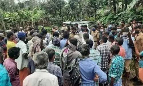 കാട്ടാനകൾ വീട് തകർത്തു; കിടന്നുറങ്ങുകയായിരുന്ന നാലുപേർക്ക് പരിക്ക്​