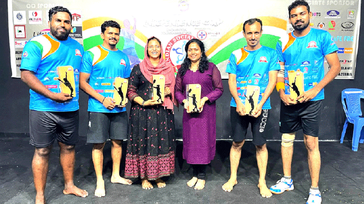 ബാഡ്​മിൻറൺ ടൂർണമെൻറ്​ സംഘടിപ്പിച്ചു