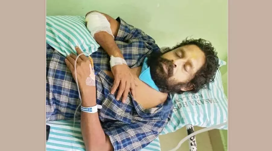 വാർത്ത നൽകിയതിന് മാധ്യമപ്രവർത്തകനെ വടിവാൾ കൊണ്ട് വെട്ടി വാർത്ത നൽകിയതിന് മാധ്യമപ്രവർത്തകനെ വടിവാൾ കൊണ്ട് വെട്ടി