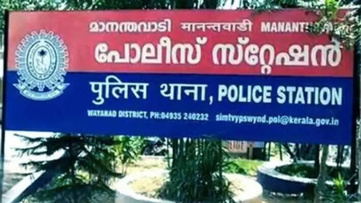 മാനന്തവാടി സ്റ്റേഷനിലെ പൊലീസ് ഉദ്യോഗസ്ഥർക്ക് കൂട്ടത്തോടെ കോവിഡ് മാനന്തവാടി സ്റ്റേഷനിലെ പൊലീസ് ഉദ്യോഗസ്ഥർക്ക് കൂട്ടത്തോടെ കോവിഡ്