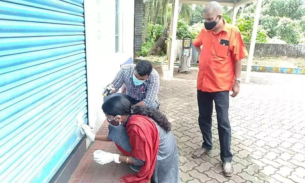 പെട്രോൾപമ്പിലും സൂപ്പർമാർക്കറ്റിലുമായി മോഷണ പരമ്പര: അരലക്ഷത്തിലധികം രൂപ നഷ്ടപ്പെട്ടു പെട്രോൾപമ്പിലും സൂപ്പർമാർക്കറ്റിലുമായി മോഷണ പരമ്പര: അരലക്ഷത്തിലധികം രൂപ നഷ്ടപ്പെട്ടു