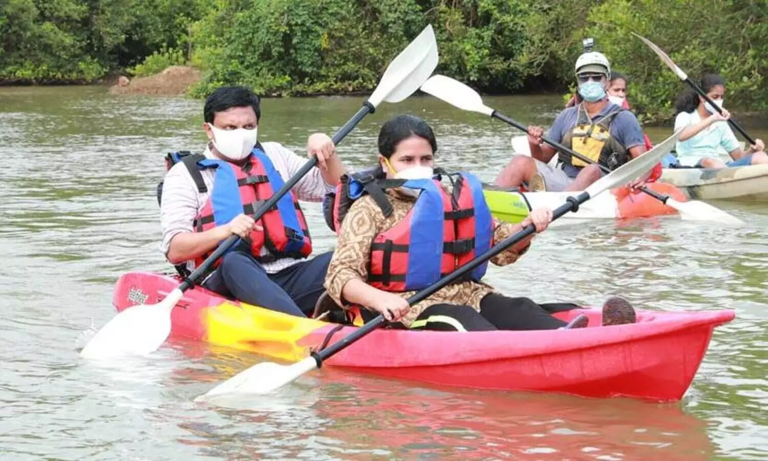 ടൂറിസം സാധ്യതകളറിയാൻ അഞ്ചരക്കണ്ടി പുഴയിൽ തുഴയെറിഞ്ഞ്​ മന്ത്രി റിയാസ്
