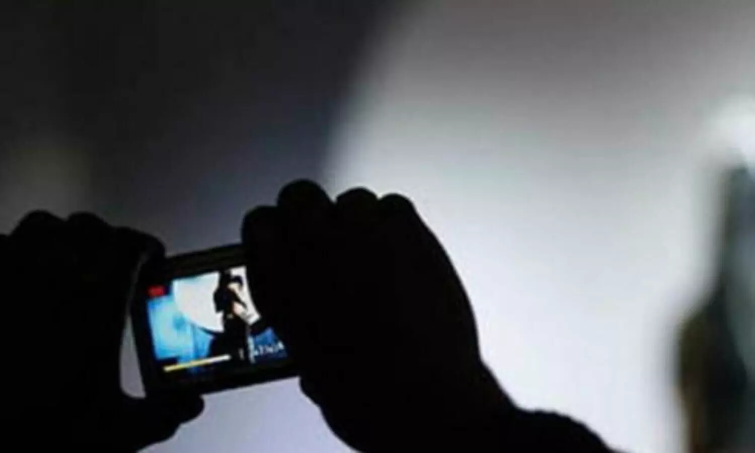 ​കാഞ്ഞങ്ങാട്ട്​ ഹണിട്രാപ്: വ്യാപാരിയുടെ 3.75 ലക്ഷവും സ്വർണവും തട്ടി