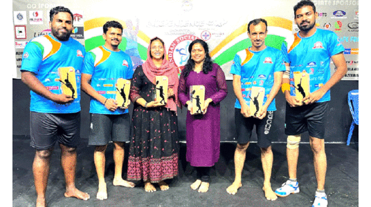 ബാഡ്​മിൻറൺ ടൂർണമെൻറ്​ സംഘടിപ്പിച്ചു