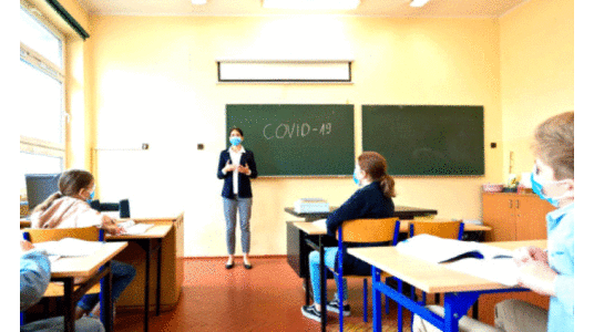 അധ്യാപകർ ക്ലാസ്​ മുറികളിൽ മാസ്​ക്​ ധരിക്കണം