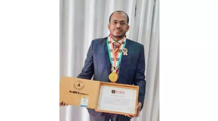 അഞ്ചുമാസത്തിനിടെ അഞ്ച് പുസ്തകങ്ങൾ; ഡോ. സലിൽ ഹസന് ഇന്ത്യ ബുക്ക് ഓഫ് റെക്കോഡ്സ് അംഗീകാരം അഞ്ചുമാസത്തിനിടെ അഞ്ച് പുസ്തകങ്ങൾ; ഡോ. സലിൽ ഹസന് ഇന്ത്യ ബുക്ക് ഓഫ് റെക്കോഡ്സ് അംഗീകാരം