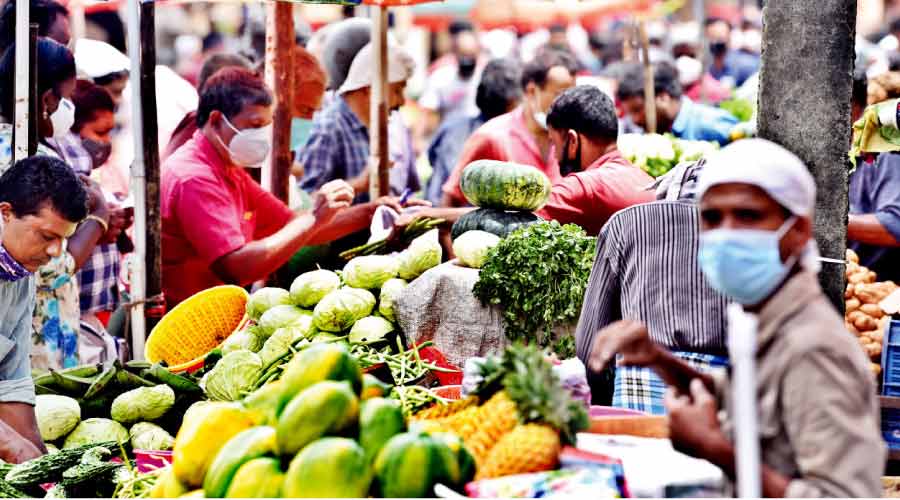 നാടും നഗരവും ഓണത്തിെൻറ നിറവിലേക്ക് നാടും നഗരവും ഓണത്തിെൻറ നിറവിലേക്ക്