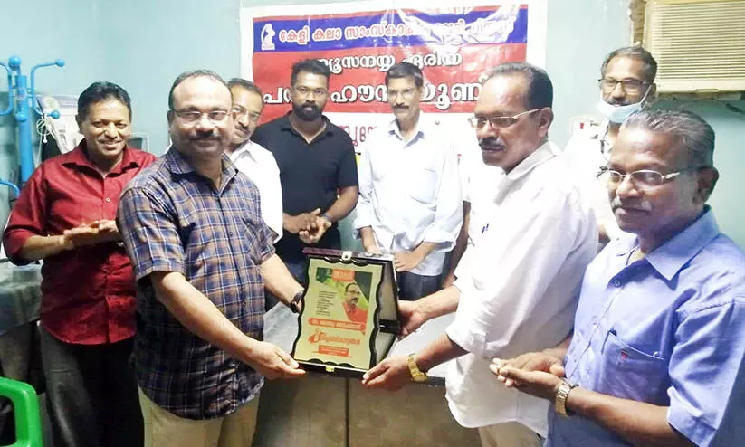 ബാ​ബു യോ​ഹ​ന്നാ​ന് കേ​ളി യാ​ത്ര​യ​യ​പ്പ് ന​ൽ​കി