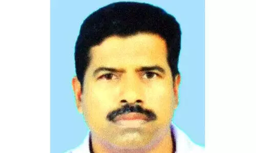 വീ​ടി​‍െൻറ ടെ​റ​സി​ൽ​നി​ന്ന് വീ​ണ് മ​രി​ച്ചു