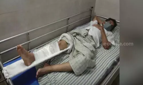 വഴിയരികിൽ മാലിന്യം തള്ളിയത് ചോദ്യം ചെയ്തയാളെ കാറിടിച്ച് അപായപ്പെടുത്താൻ ശ്രമിച്ചതായി പരാതി വഴിയരികിൽ മാലിന്യം തള്ളിയത് ചോദ്യം ചെയ്തയാളെ കാറിടിച്ച് അപായപ്പെടുത്താൻ ശ്രമിച്ചതായി പരാതി