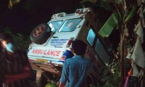 ആംബുലൻസ് നിയന്ത്രണം വിട്ട് മറിഞ്ഞു
